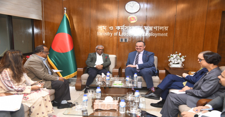 শ্রম আইন বাস্তবায়নের উপর বাংলাদেশের সাথে যুক্তরাষ্ট্রের দ্বিপাক্ষিক বাণিজ্য অনেকাংশে নির্ভরশীল -- মার্কিন রাষ্ট্রদূত