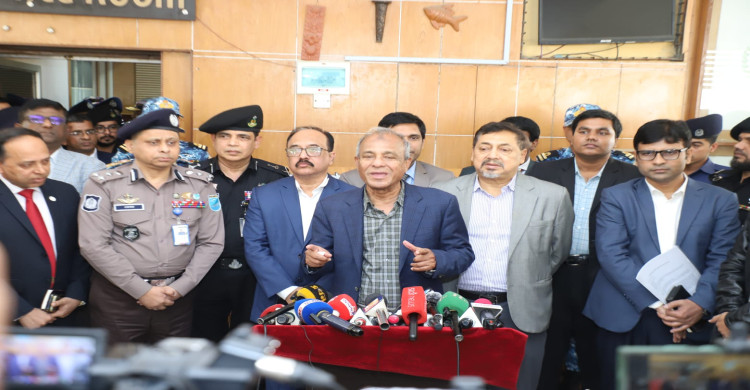 ভোটকেন্দ্রে অনিয়ম হলে কঠোর পদক্ষেপ গ্রহণের হুঁশিয়ারি স্বরাষ্ট্র উপদেষ্টার