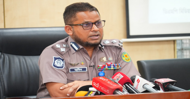 সড়কে এআই মামলার ভয়ে অসদুপায় নয়; ট্রাফিক আইন মেনে চলার আহ্বান ডিএমপির অতিরিক্ত পুলিশ কমিশনারের