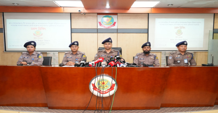 ৪৭ টি মাথার খুলি ও মানবদেহের বিপুল পরিমাণ হাড়সহ সংঘবদ্ধ মানব কঙ্কাল চোর চক্রের চার সদস্যকে গ্রেফতার করেছে তেজগাঁও থানা পুলিশ