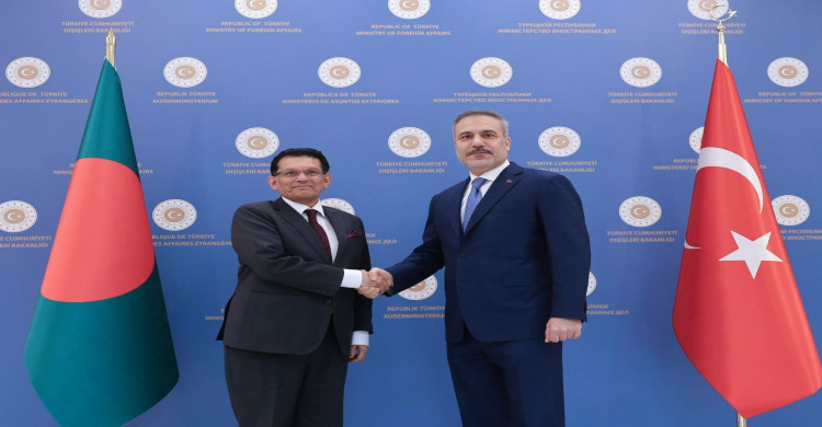 আঙ্কারায়  তুরস্কের  পররাষ্ট্রমন্ত্রী হাকান ফিদান এবং বাংলাদেশের পররাষ্ট্রমন্ত্রী ড. খলিলুর রহমানের মধ্যে একটি দ্বিপাক্ষিক বৈঠক অনুষ্ঠিত হয়